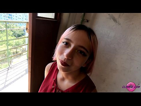 ❤️ Ikasle sentsuak arrotz bat zurrupatzen du kanpoaldean - Cum On His Face ️ Azal bideoa %eu.sexycamse.topan ️❤